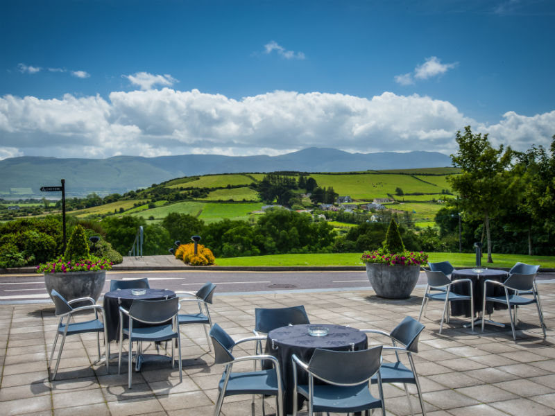When playing golf in Kerry stay at the beautiful Ballyroe Heights Hotel, Ireland