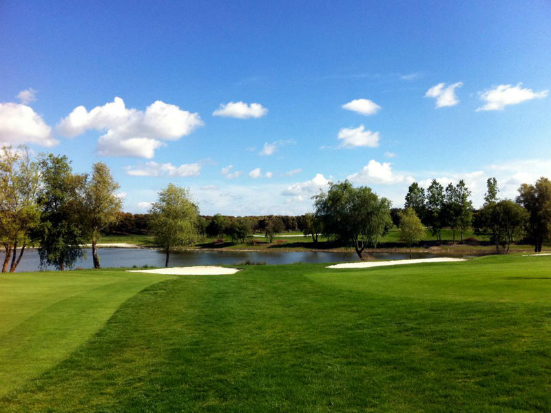 Enjoying this great weather then play golf at Campo de Golf de Salamanca Zarapicos in Spain